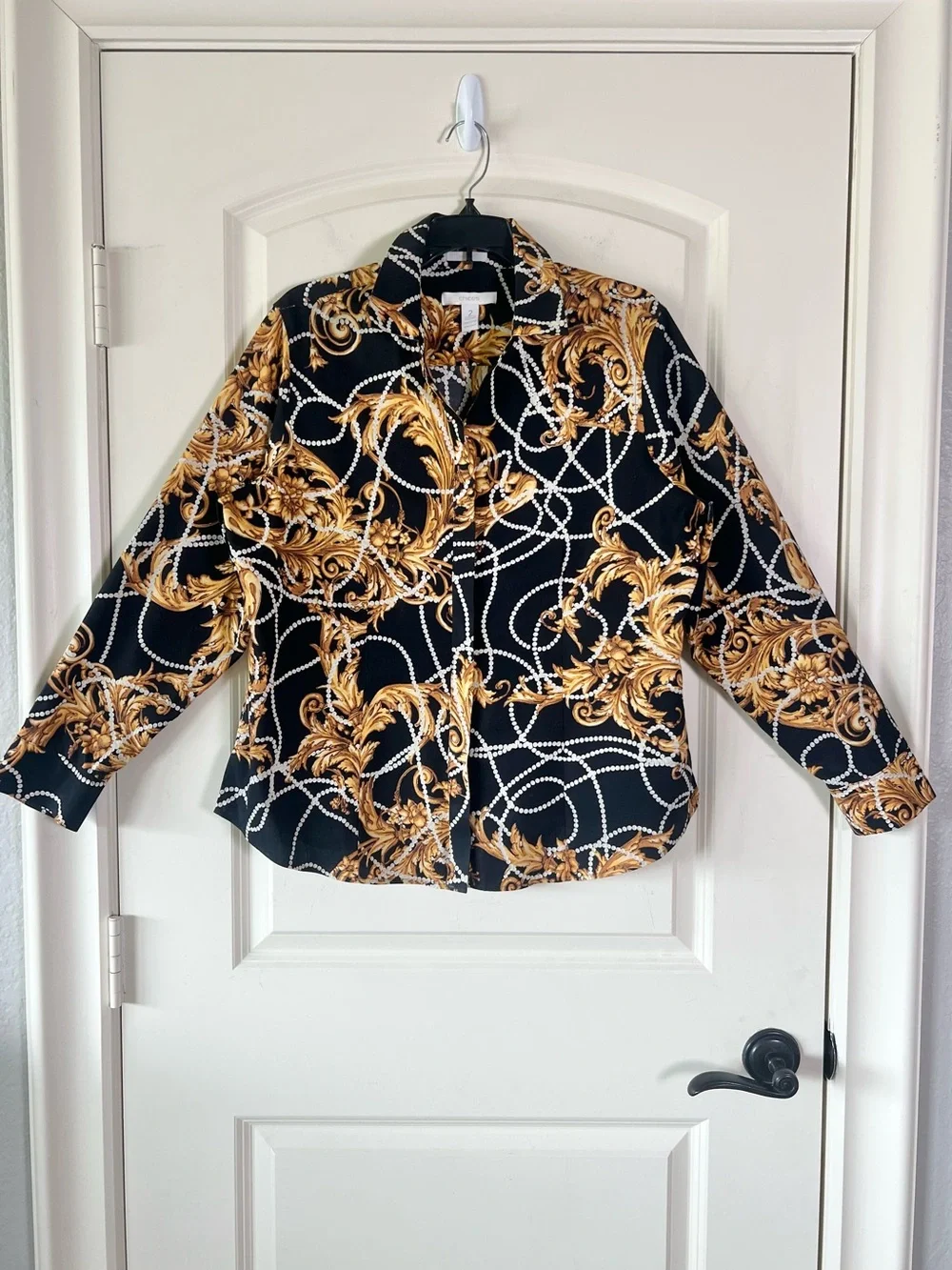 Chico's No-Iron Baroque Blouse Size 2 Black Gold Pearl Chain Print Cotton Shirt - Picture 2 of 10